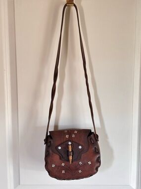 1970’s Vintage Brown Leather Floral-Accent Crossbody Bag Hippie/Boho